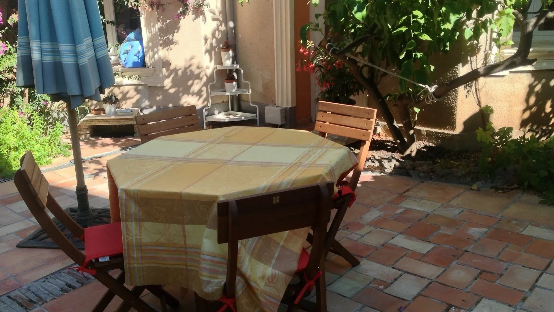 A L'Ombre Du Cedre Guest House Hyeres 2*,