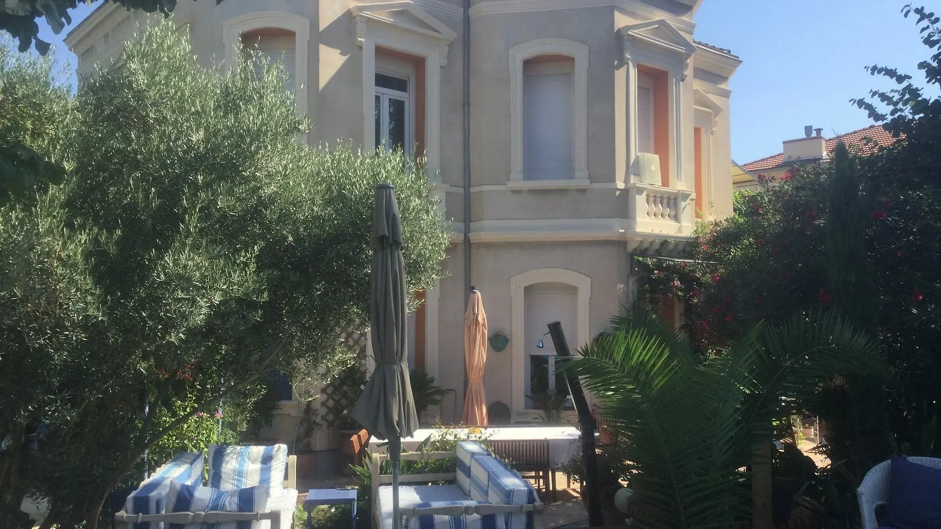 A L'Ombre Du Cedre Guest House Hyeres 2*,