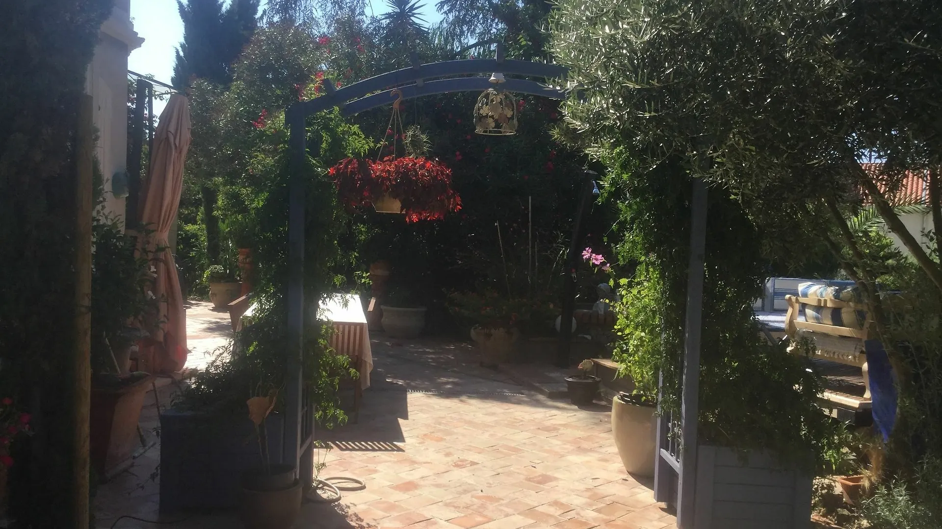 **  A L'Ombre Du Cedre Guest House Hyeres France